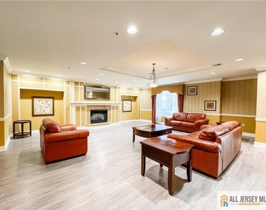 105 Regency Place - Photo Thumbnail 26