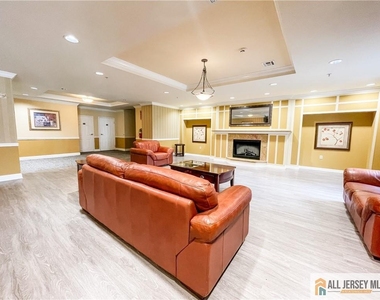 105 Regency Place - Photo Thumbnail 27