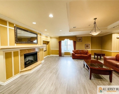 105 Regency Place - Photo Thumbnail 25