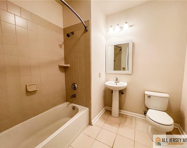105 Regency Place - Photo Thumbnail 24