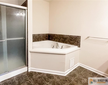 105 Regency Place - Photo Thumbnail 21
