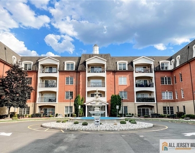 105 Regency Place - Photo Thumbnail 1