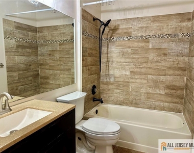 111 Lindsey Court - Photo Thumbnail 18