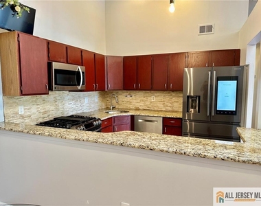 111 Lindsey Court - Photo Thumbnail 3