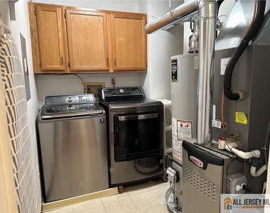 111 Lindsey Court - Photo Thumbnail 21