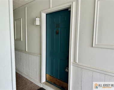 111 Lindsey Court - Photo Thumbnail 20