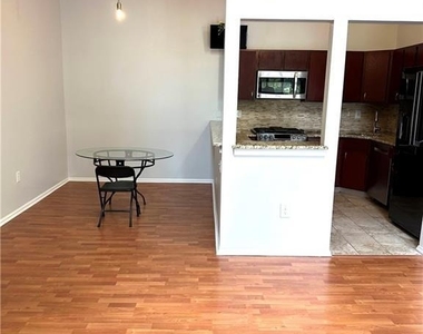 111 Lindsey Court - Photo Thumbnail 6