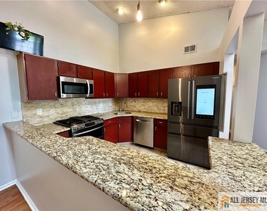 111 Lindsey Court - Photo Thumbnail 1