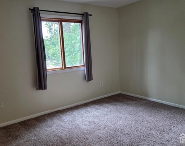 1514 Ravens Crest Drive - Photo Thumbnail 8