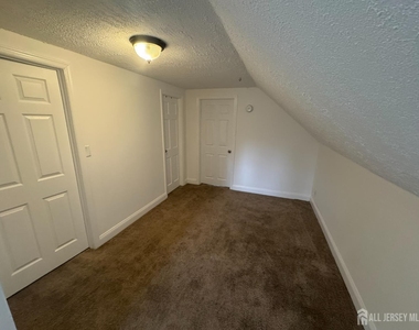 51 Kenwood Terrace - Photo Thumbnail 11