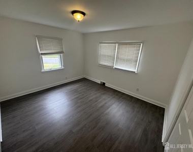 51 Kenwood Terrace - Photo Thumbnail 5