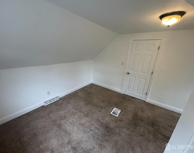 51 Kenwood Terrace - Photo Thumbnail 15