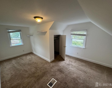 51 Kenwood Terrace - Photo Thumbnail 13