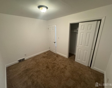 51 Kenwood Terrace - Photo Thumbnail 8
