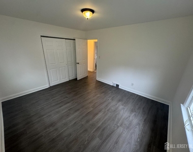 51 Kenwood Terrace - Photo Thumbnail 6