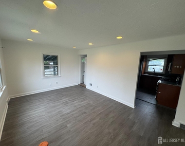 51 Kenwood Terrace - Photo Thumbnail 1