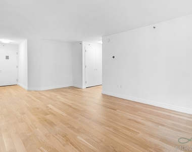 60 W 23rd Street - Photo Thumbnail 3