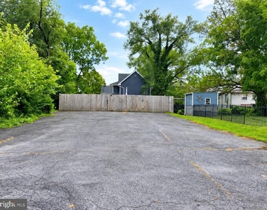 522 W King Street - Photo Thumbnail 2