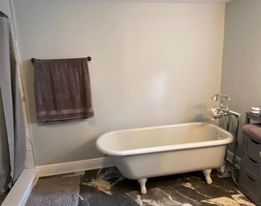 522 W King Street - Photo Thumbnail 27