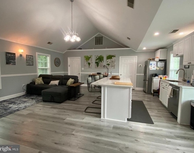 522 W King Street - Photo Thumbnail 7
