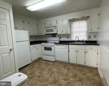 22 Peyton Street - Photo Thumbnail 4