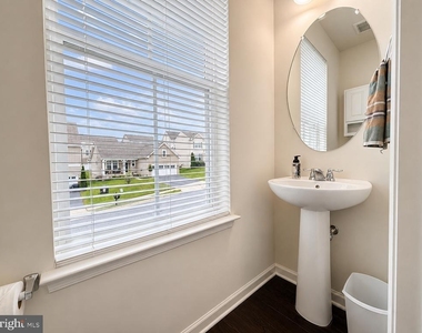 4811 Hicks Drive - Photo Thumbnail 9