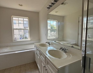 103 Cannon Court - Photo Thumbnail 3