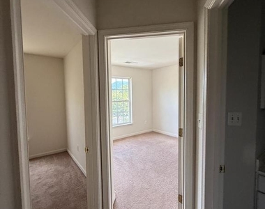 103 Cannon Court - Photo Thumbnail 5