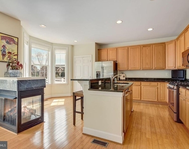 18488 Lanier Island Square - Photo Thumbnail 12