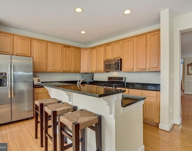 18488 Lanier Island Square - Photo Thumbnail 13