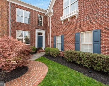 18488 Lanier Island Square - Photo Thumbnail 1