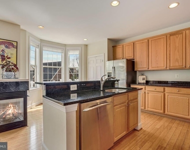 18488 Lanier Island Square - Photo Thumbnail 16