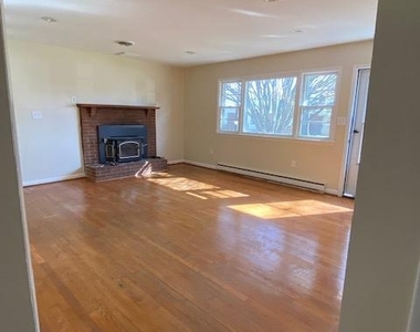 6226 Townsend Drive - Photo Thumbnail 2