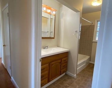 6226 Townsend Drive - Photo Thumbnail 7