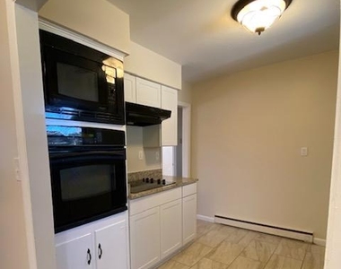 6226 Townsend Drive - Photo Thumbnail 4