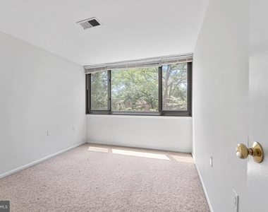 4420 Briarwood Court N - Photo Thumbnail 13