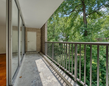 4420 Briarwood Court N - Photo Thumbnail 5