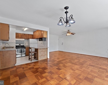 4420 Briarwood Court N - Photo Thumbnail 3