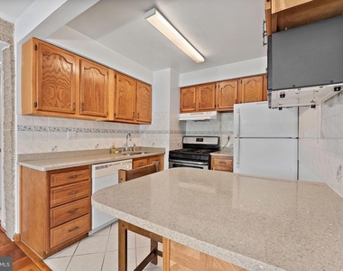 4420 Briarwood Court N - Photo Thumbnail 8