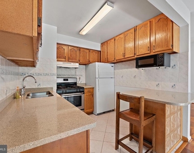 4420 Briarwood Court N - Photo Thumbnail 7