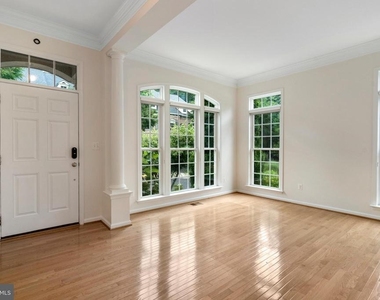 8880 Olive Mae Circle - Photo Thumbnail 15