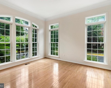8880 Olive Mae Circle - Photo Thumbnail 16
