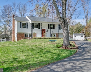 12805 Point Pleasant Drive - Photo Thumbnail 3