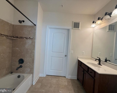 13723 Neil Armstrong Avenue - Photo Thumbnail 10