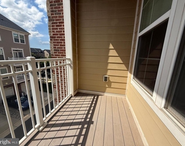 13723 Neil Armstrong Avenue - Photo Thumbnail 4