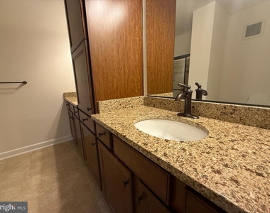 13723 Neil Armstrong Avenue - Photo Thumbnail 5