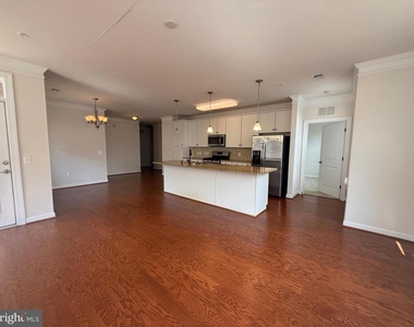 13723 Neil Armstrong Avenue - Photo Thumbnail 3
