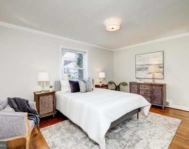 2900 Linden Lane - Photo Thumbnail 10