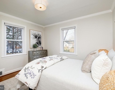 2900 Linden Lane - Photo Thumbnail 12