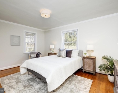2900 Linden Lane - Photo Thumbnail 11